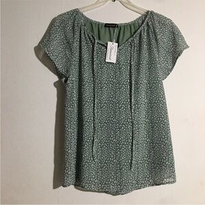Fantaslook Women's Green (NWT) Leopard Pattern Flowy Blouse: Both Size M